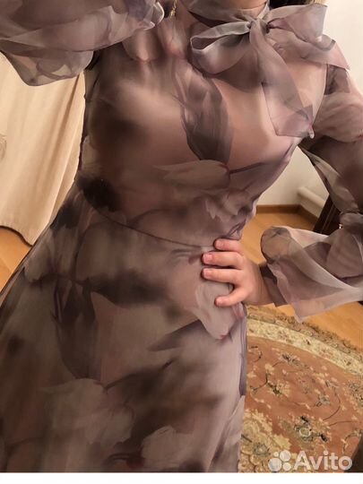 Нарядное женское платье