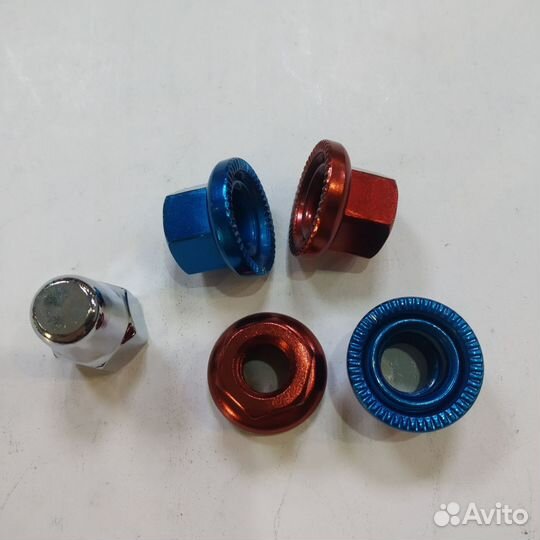 Гайки на ось втулки, М10х1/М9х1/М14х1 в ассорт