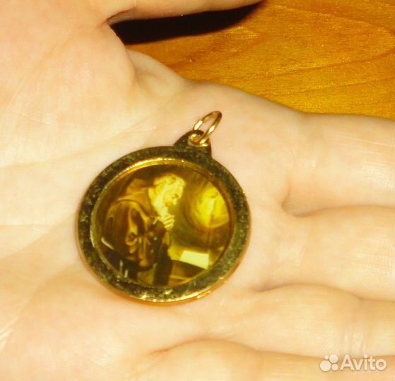 Падре Пио. Кулон с частицей одежды святого Пио