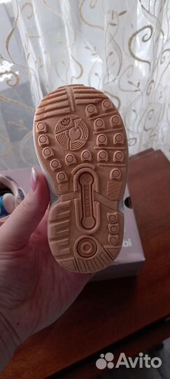 Кроссовки на девочку