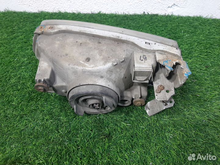 Фара правая на Toyota Corolla 8 E110