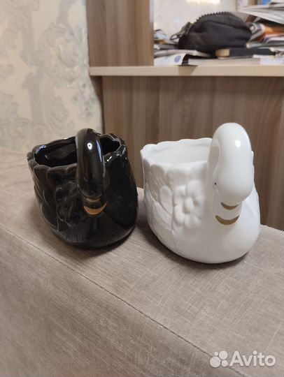 Кашпо горшок для цветов лебеди