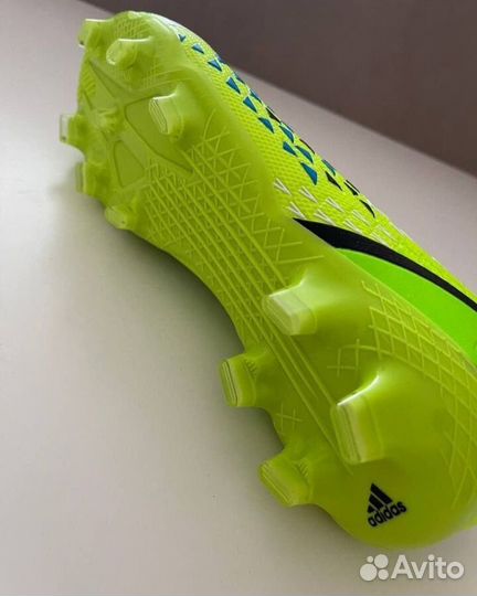 Футбольные бутсы adidas