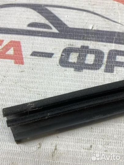 Бархотка стекла задняя правая Peugeot 307 легковой