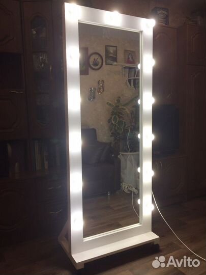 Гримерные зеркала с лампочками
