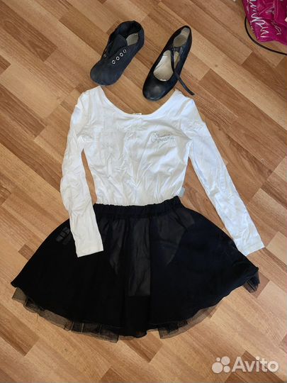 Джазовки, народные туфли, купальник, юбка