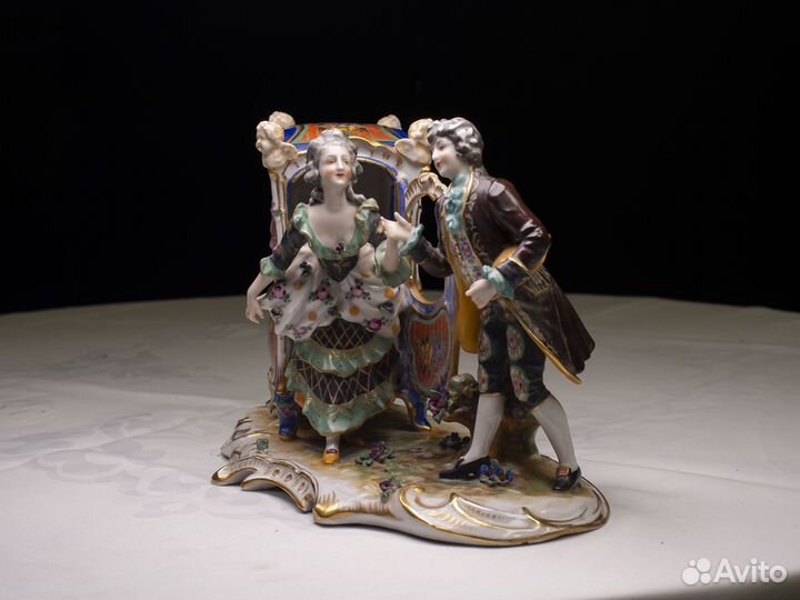 Фарфоровая статуэтка 