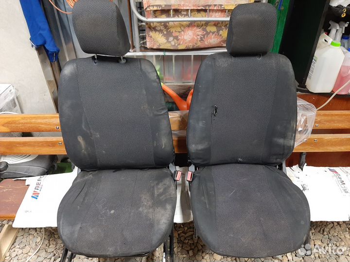 Передние сиденья на LADA гранту