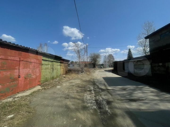 Гараж, > 30 м²