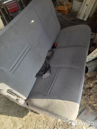 Заднее сиденье с минивена