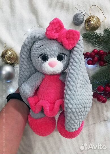 Зайка (вязаная игрушка)