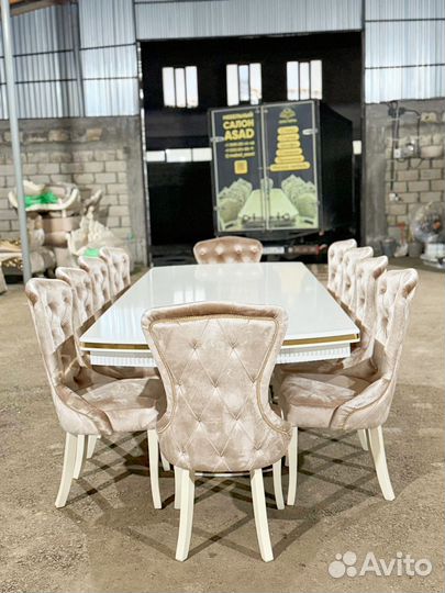 Кухонный стол и стулья