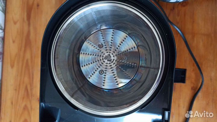 Соковыжималка центробежная Redmond RJ-916