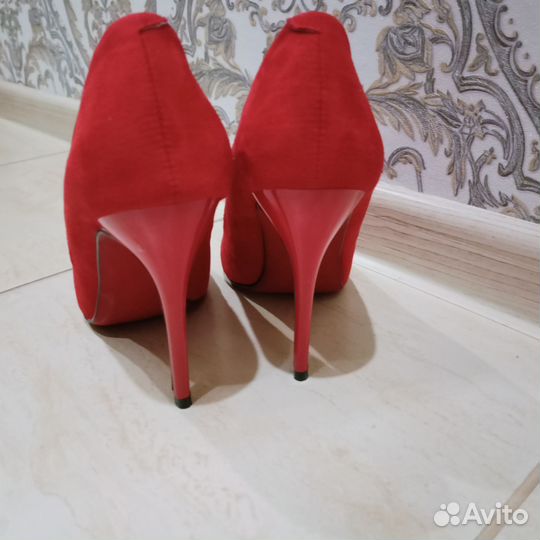 Туфли замшевые красные 38 размер