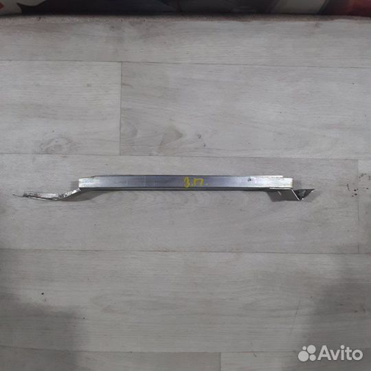 Направляющая стекла двери задняя правая Datsun