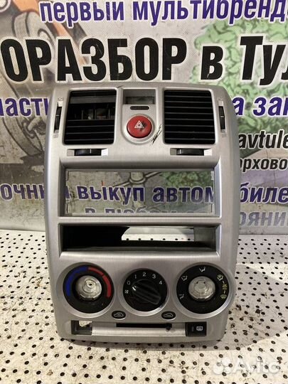 Рамка центральная в торпедо Hyundai Getz