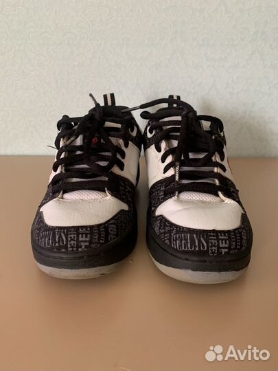 Кроссовки на роликах heelys