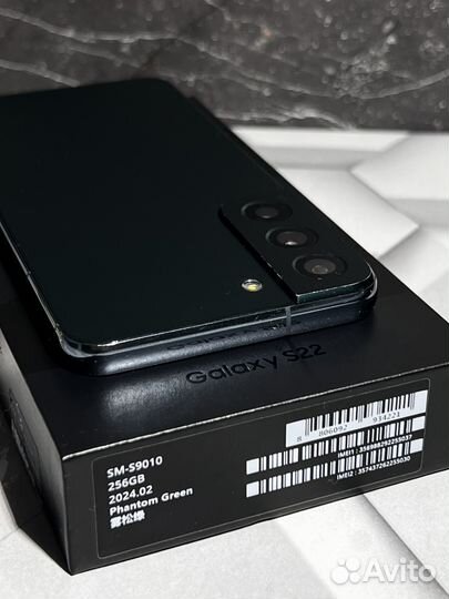 Samsung Galaxy S22, 8/256 ГБ