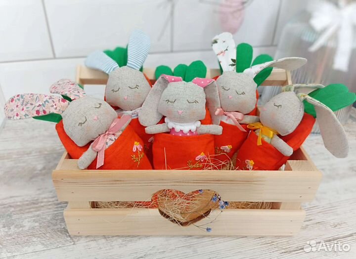 Зайчик в морковке (ручная работа)