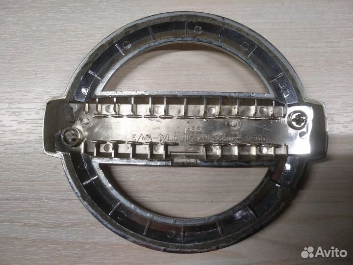 Эмблема багажника Nissan Almera B10 8660231900