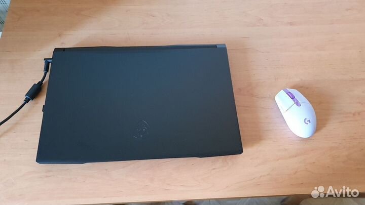 Игровой ноутбук MSI Katana GF76 12UE черный