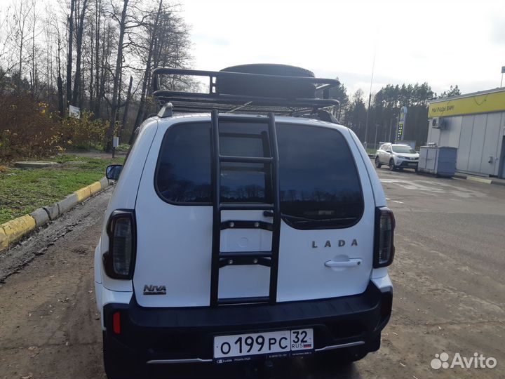 Лесница на дверь багажника Нива Шевролет и Тревел