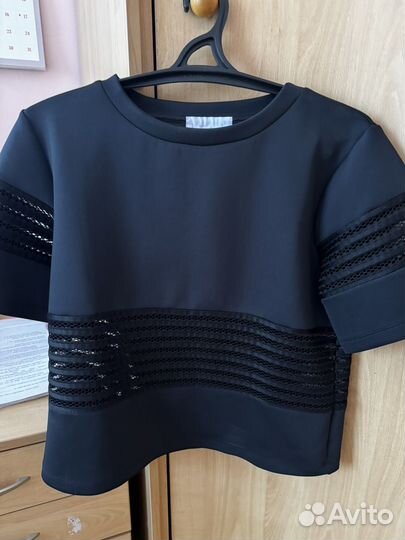 Черная футболка нарядная