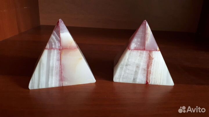 Статуэтки из оникса