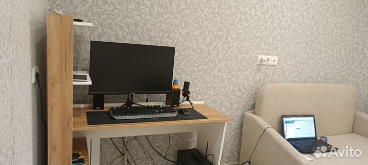 Стол компьютерный новый