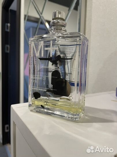 Escentric molecules 01 iris