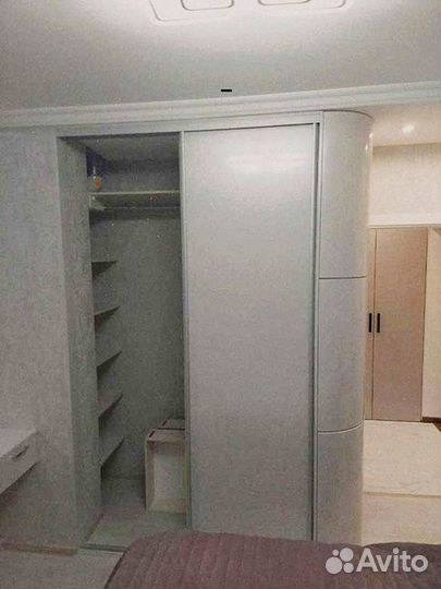 Шкаф с зеркалом
