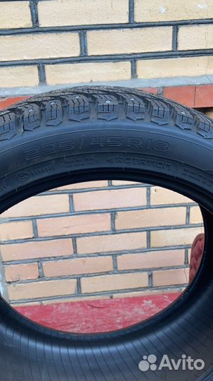 Nokian Tyres Hakkapeliitta 9 235/45 R18 98T