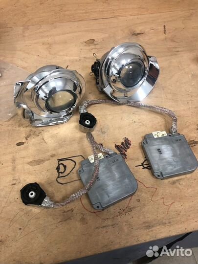 Штатные адаптивные ксеноновые линзы для фар Lexus