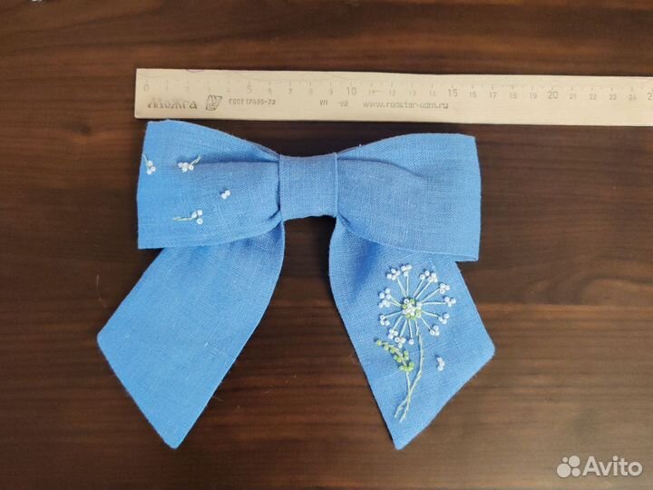 Бант для волос льняной с вышивкой