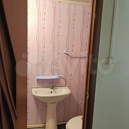 Здание, 1600 м²