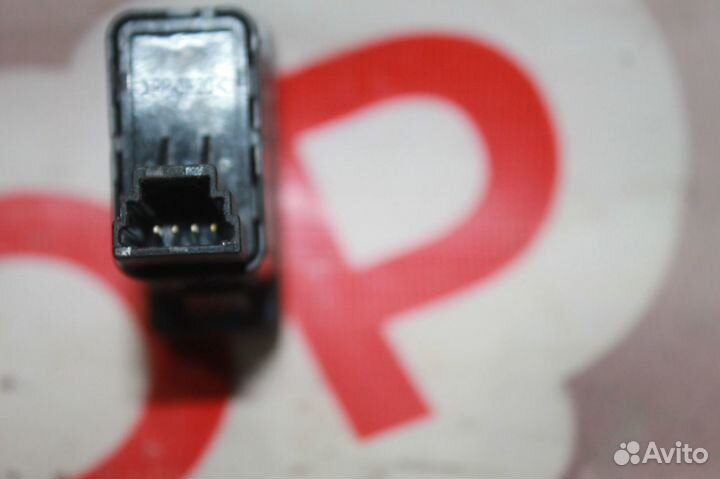 Кнопка аварийной сигнализации Mazda 3