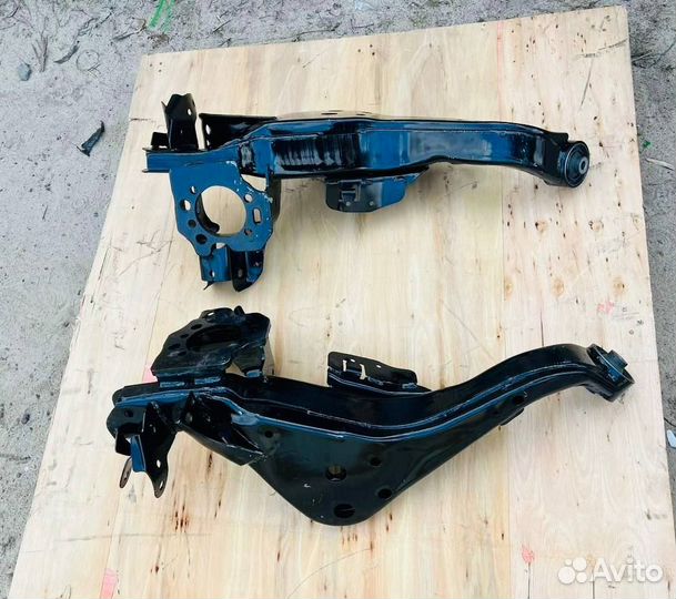 Задний продольный рычаг Nissan X-Trail T31