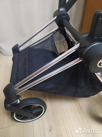 Шасси Cybex Priam lll, серебристое с чёрной ручкой