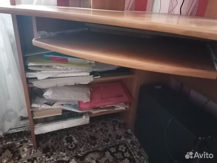 Угловой компьютерный стол