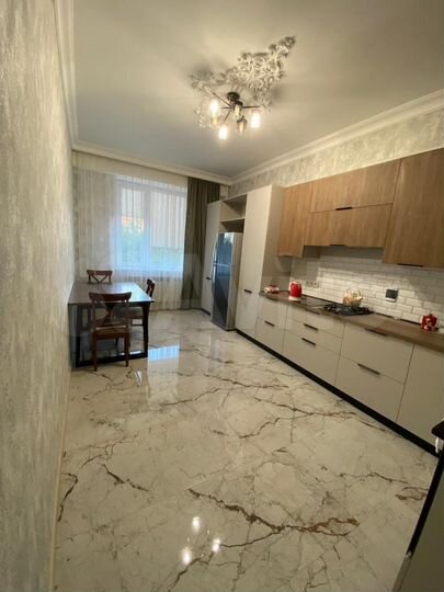 3-к. квартира, 100 м², 2/8 эт.