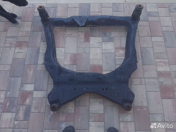 Продам подрамник infiniti JX35