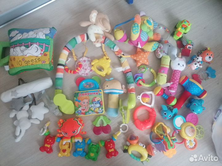 Игрушки для малышей пакетом
