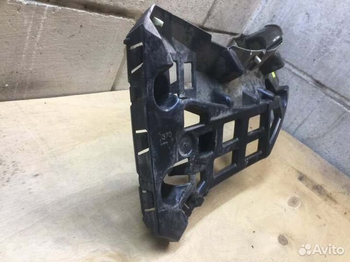 Кронштейн бампера задний правый Porsche Macan