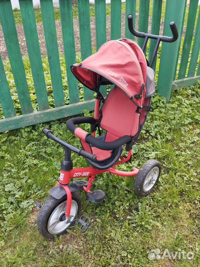 Детский трехколесный велосипед с ручкой