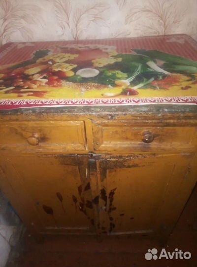 Кухонный стол