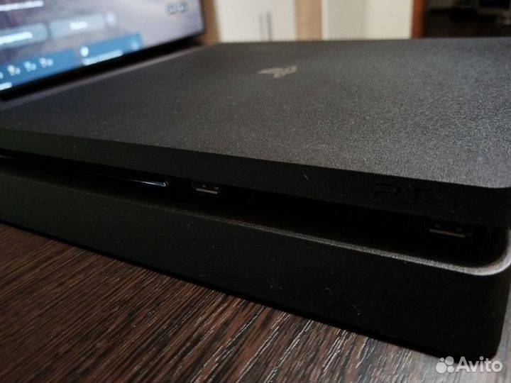 Sony PlayStation 4 slim 500gb + два геймпада