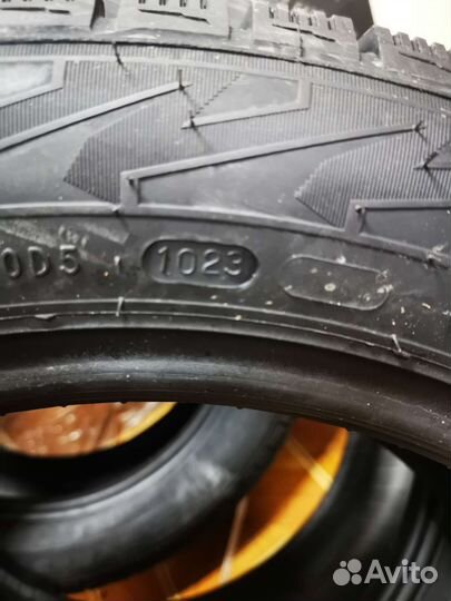 Pirelli Powergy 215/55 R17 98