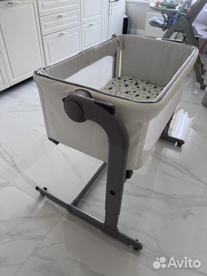 Приставная кроватка Chicco next2me кожа