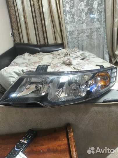 Продам переднюю левую фару KIA cerato