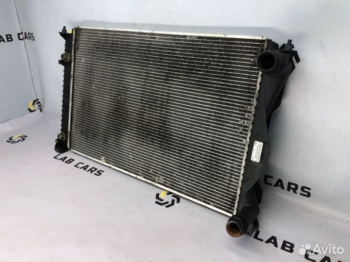 Радиатор охлаждения двигателя Audi A6 C6 BRE 2.0